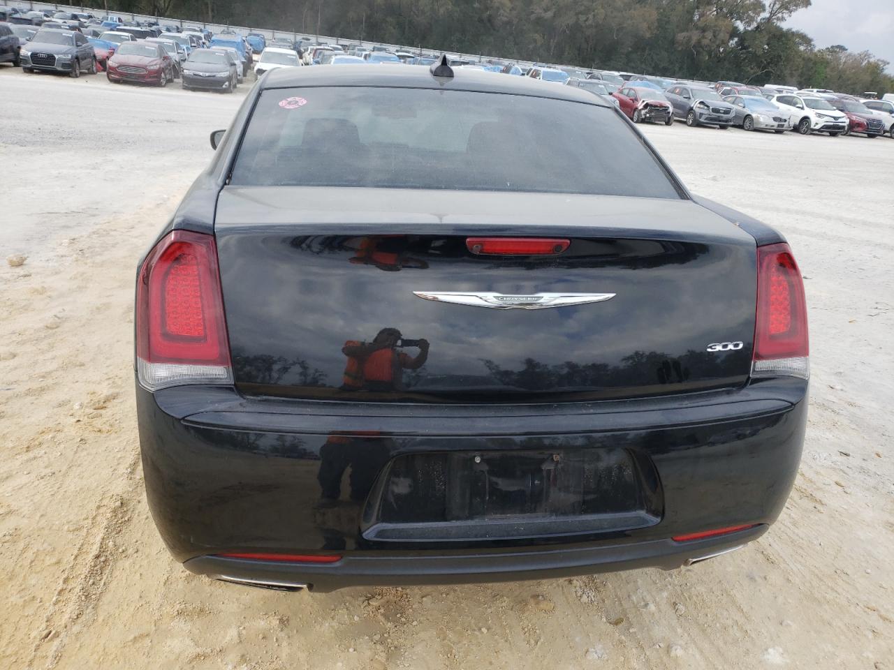 2019 Chrysler 300 - Image 6