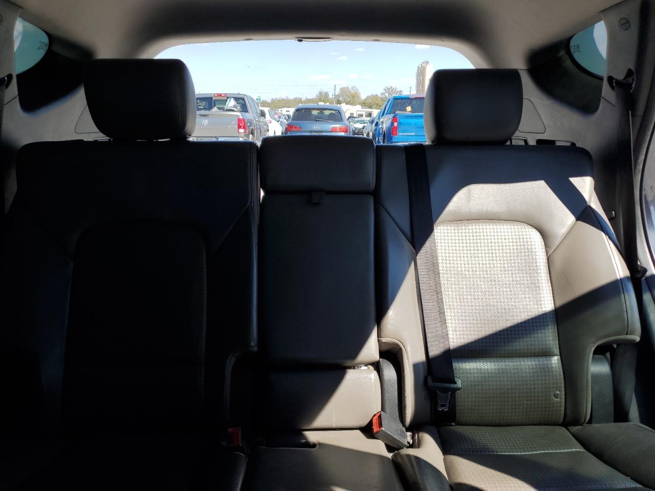 2013 Hyundai Santa Fe - Image 10