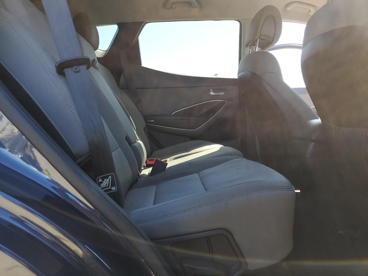 2016 Hyundai Santa Fe - Image 11