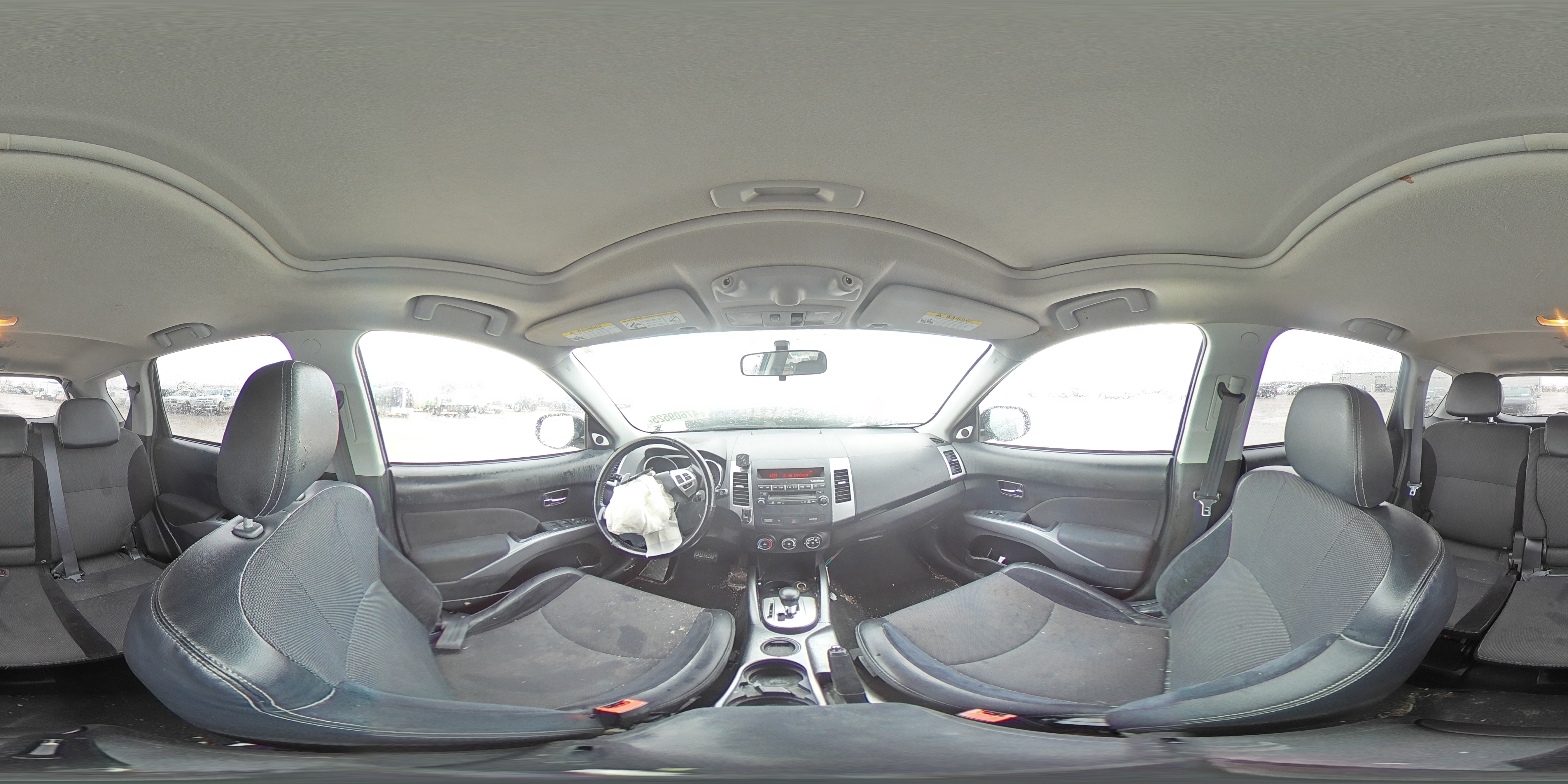 2010 Mitsubishi Outlander - Image 12