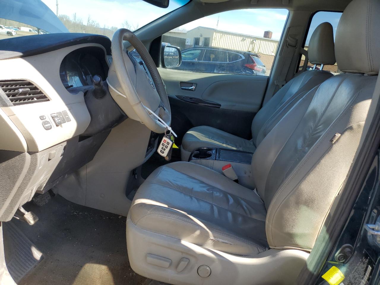 2012 Toyota Sienna - Image 7