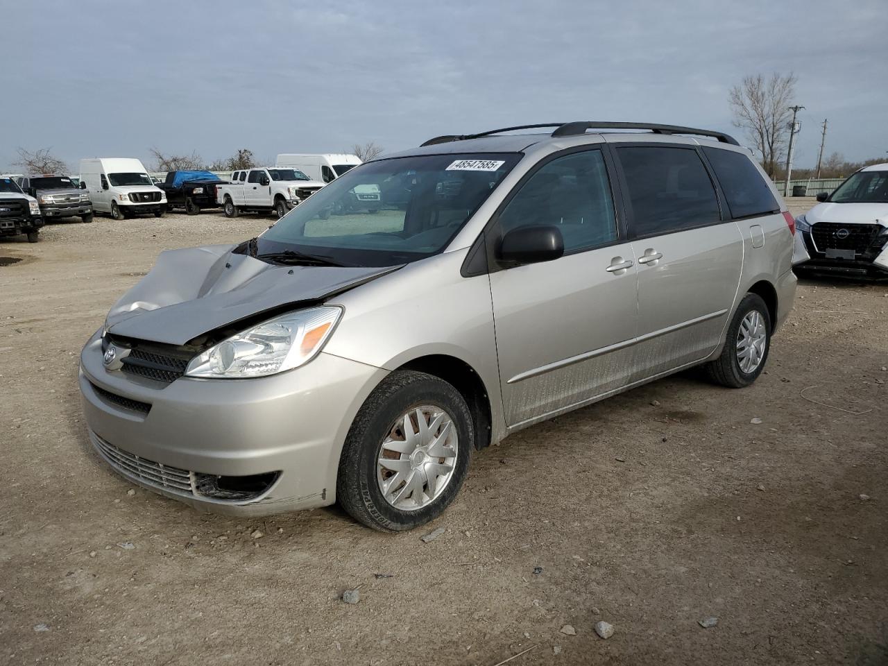 2004 Toyota Sienna Ce for Sale in Kansas City, KS - Front End