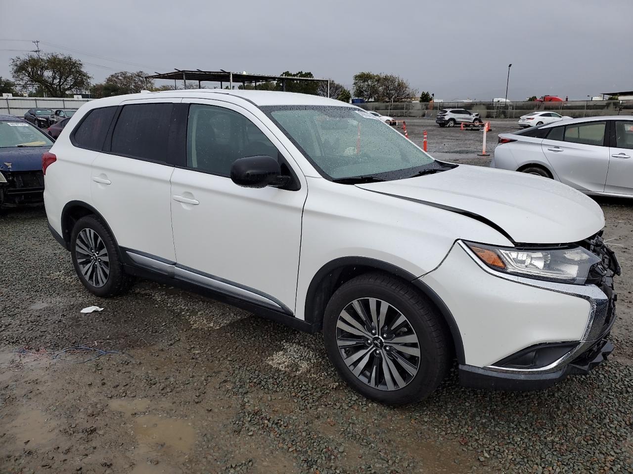 2019 Mitsubishi Outlander - Image 4