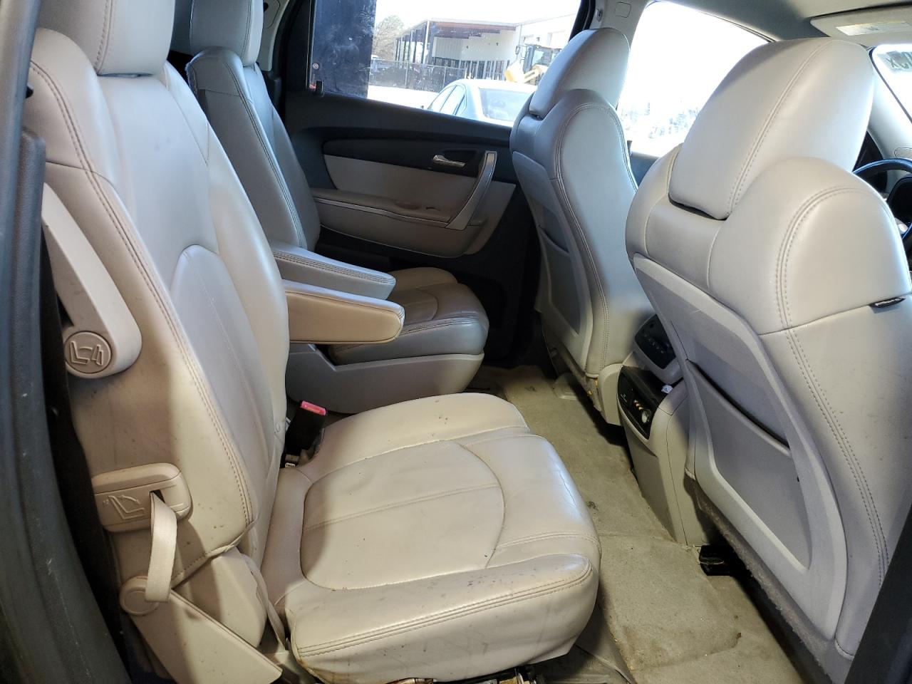 2011 GMC Acadia - Image 12