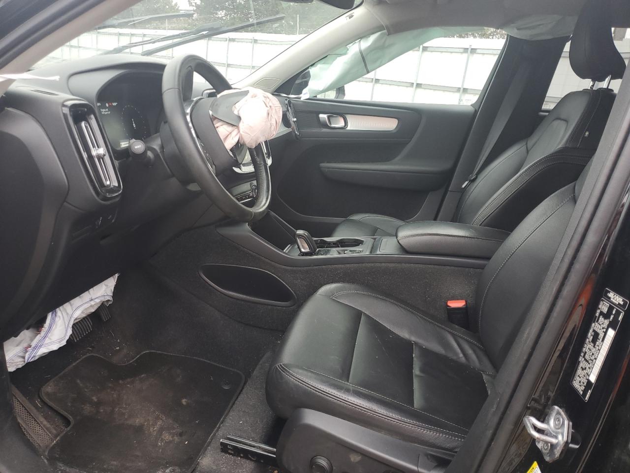 2021 Volvo XC40 - Image 7