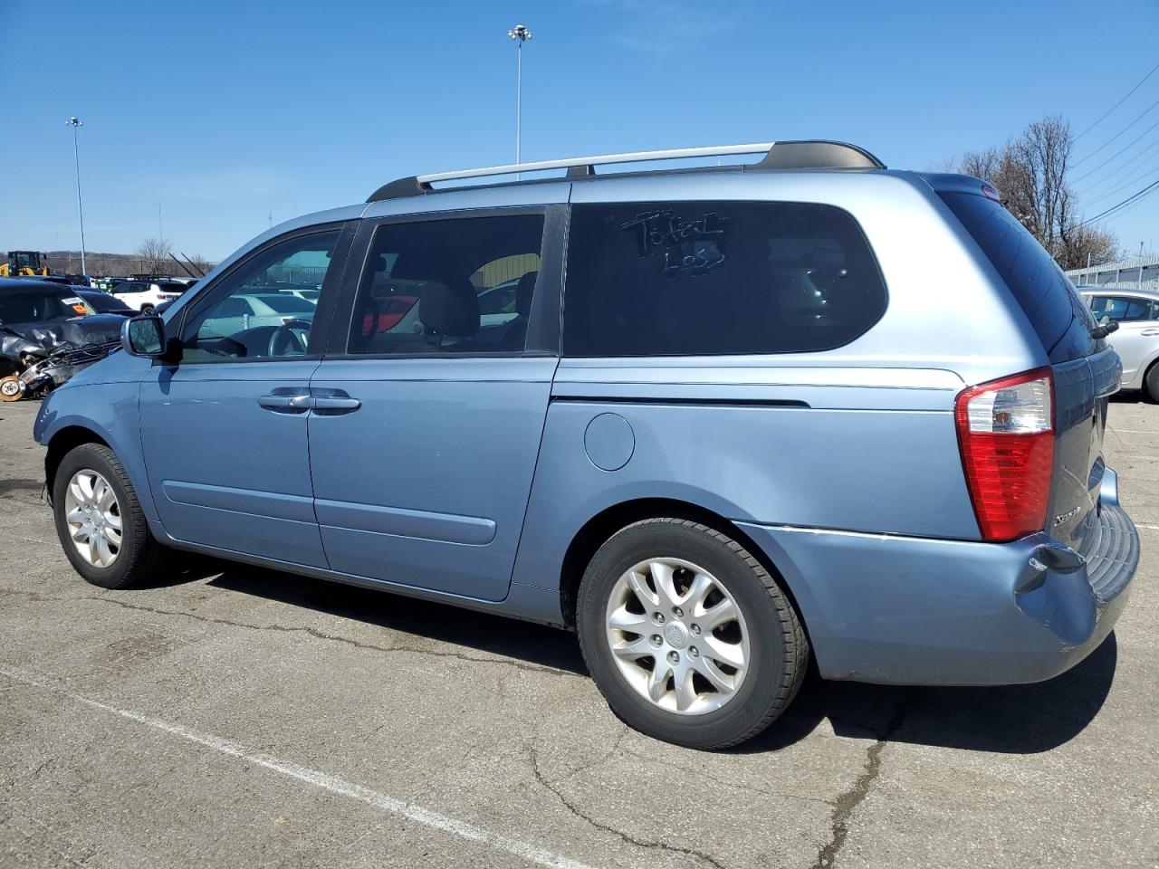 2008 Kia Sedona - Image 2