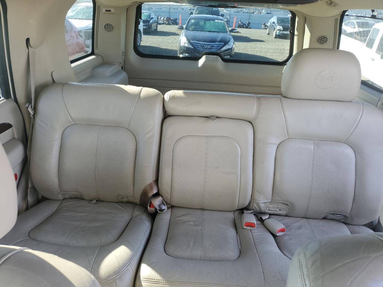 2002 Cadillac Escalade - Image 10