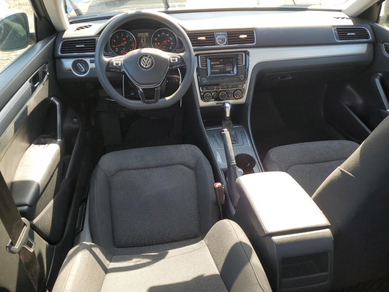 2017 Volkswagen Passat - Image 8