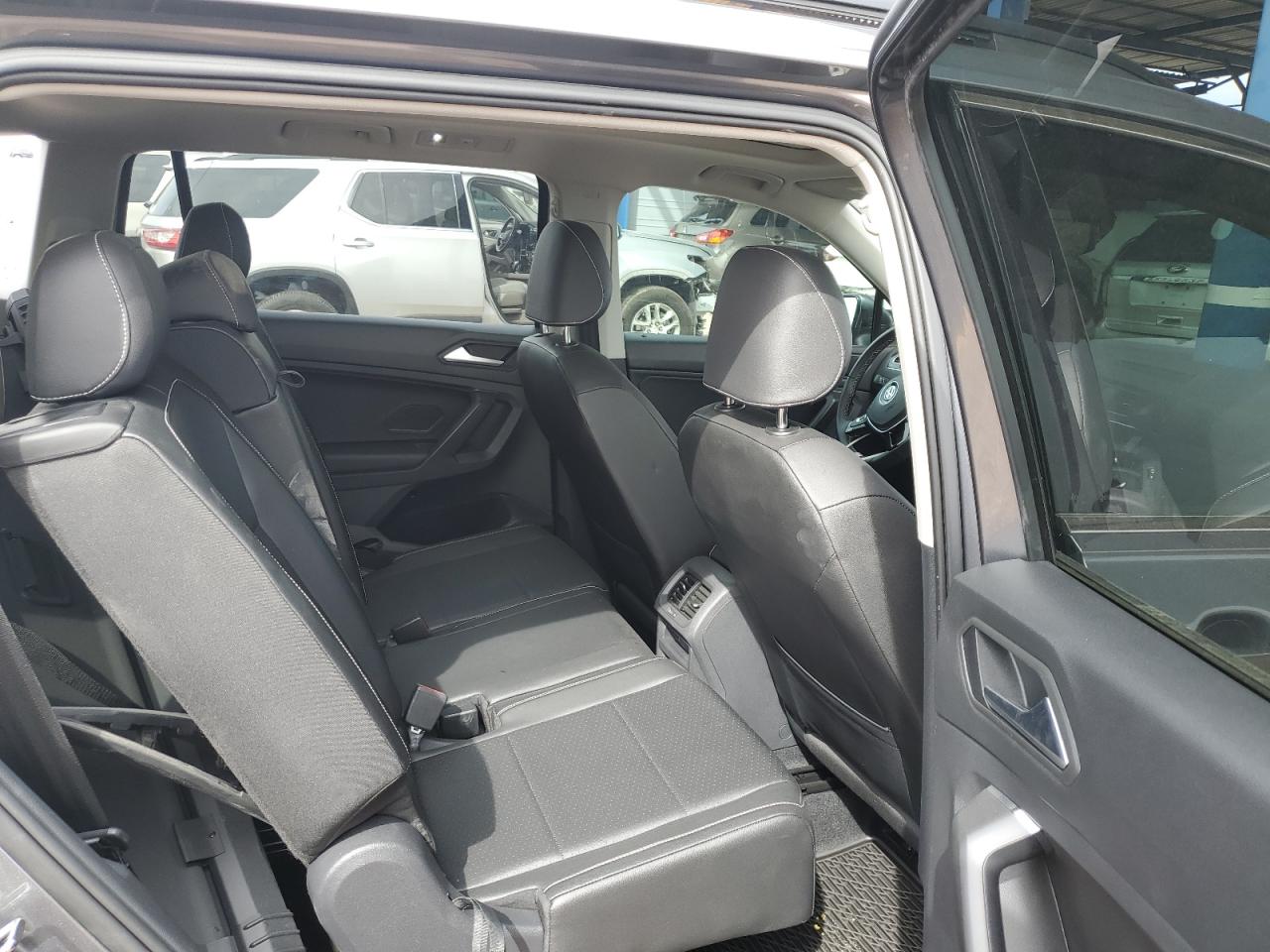 2021 Volkswagen Tiguan - Image 11