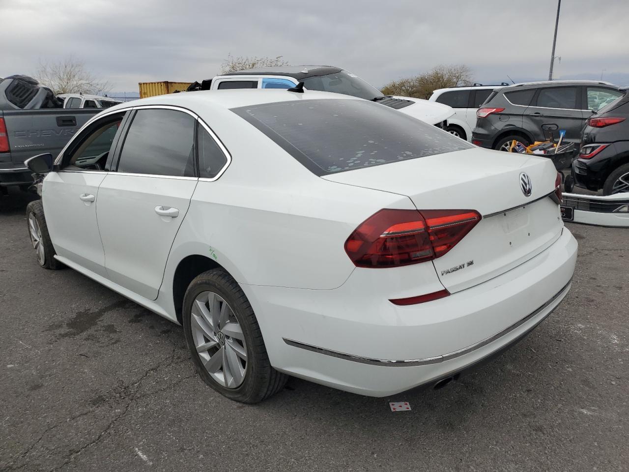2018 Volkswagen Passat - Image 2