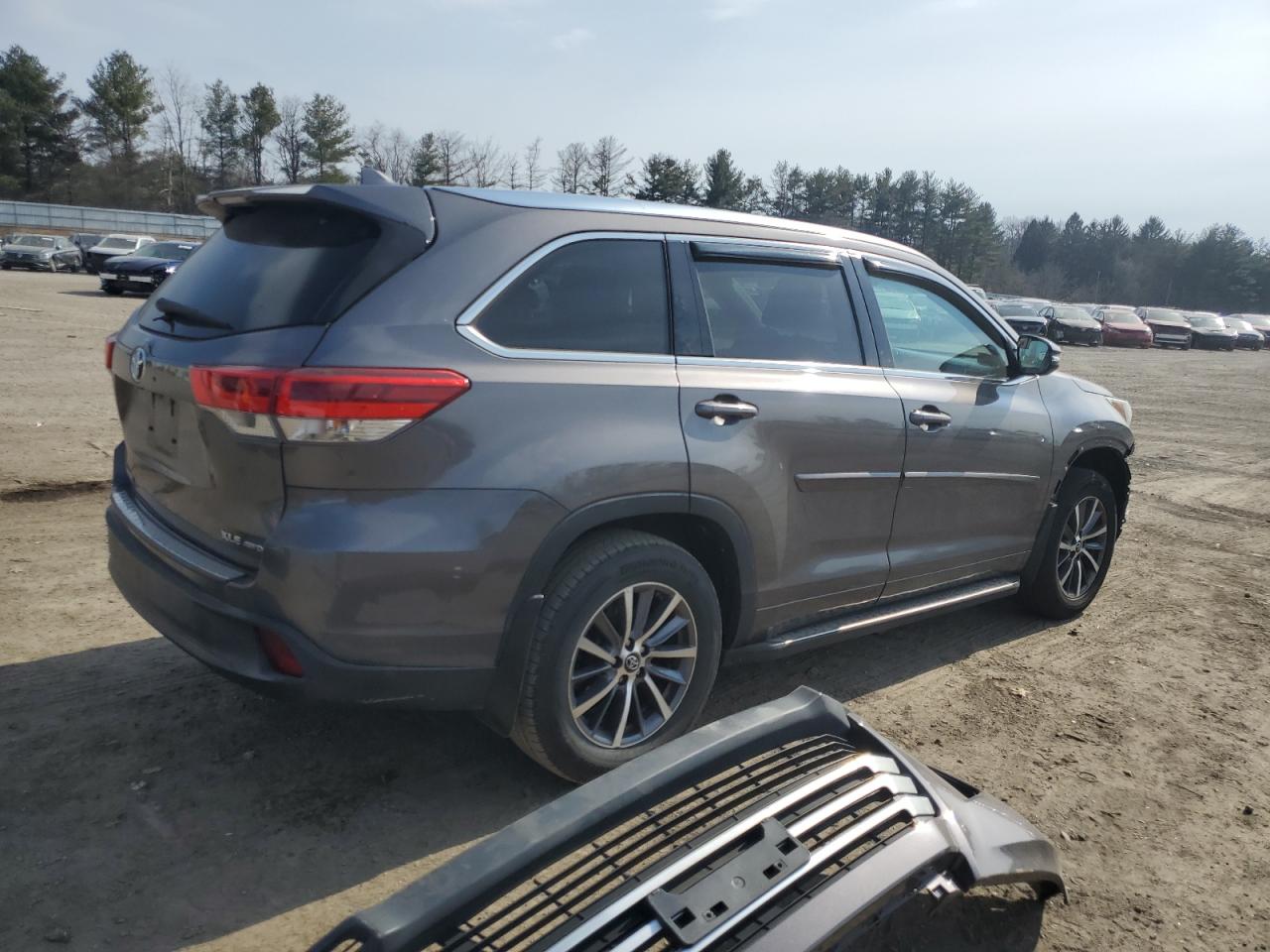 2017 Toyota Highlander - Image 3