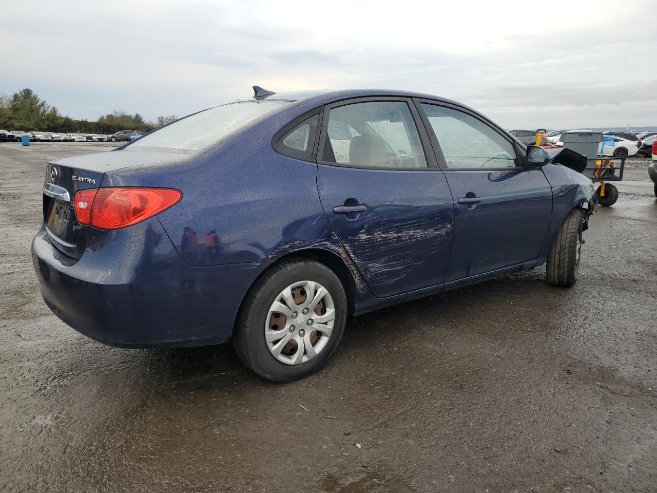 2010 Hyundai Elantra - Image 3