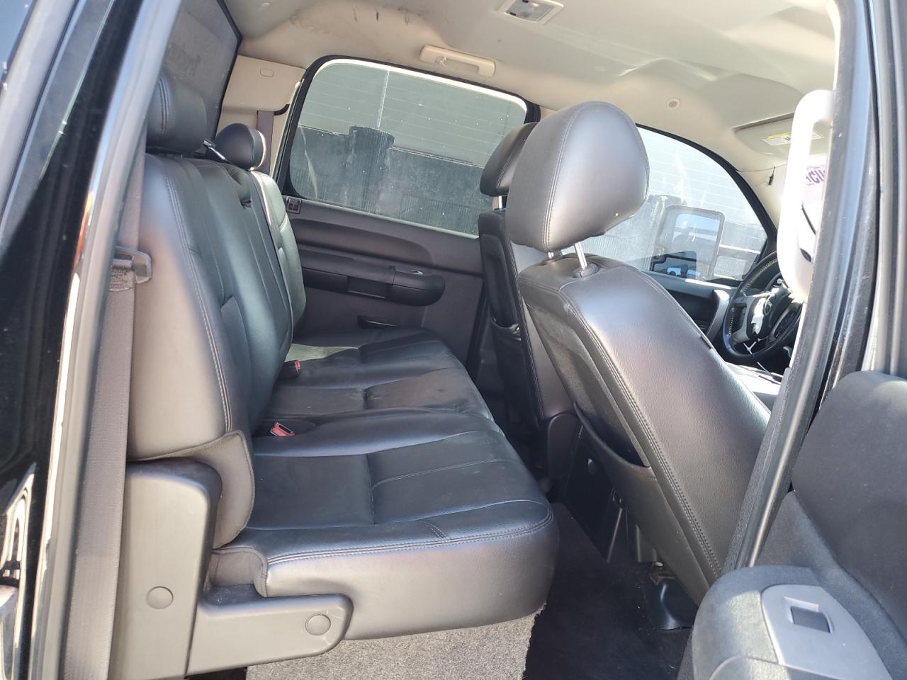 2010 GMC Sierra - Image 11