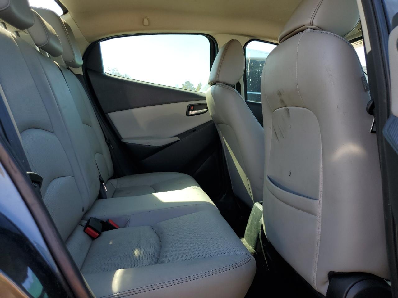 2019 Toyota Yaris - Image 10