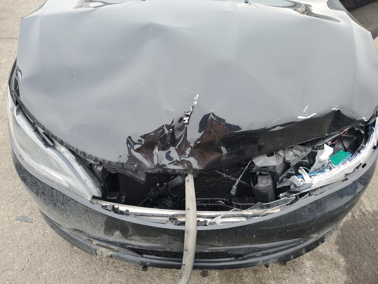 2015 Chrysler 200 - Image 12