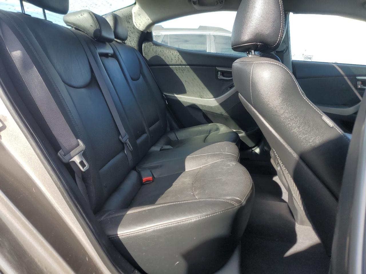 2013 Hyundai Elantra - Image 10