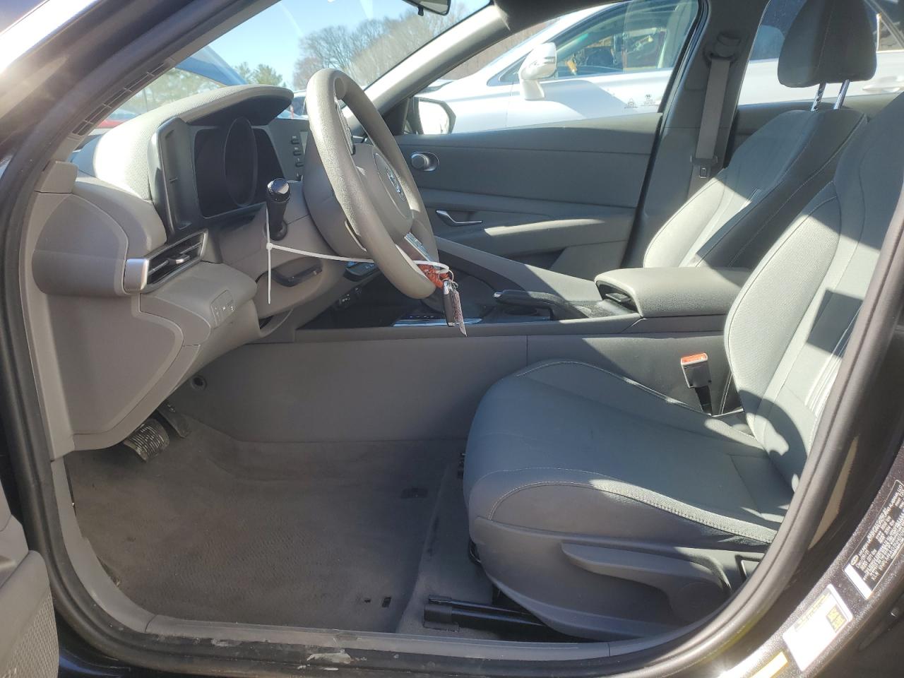 2022 Hyundai Elantra - Image 7