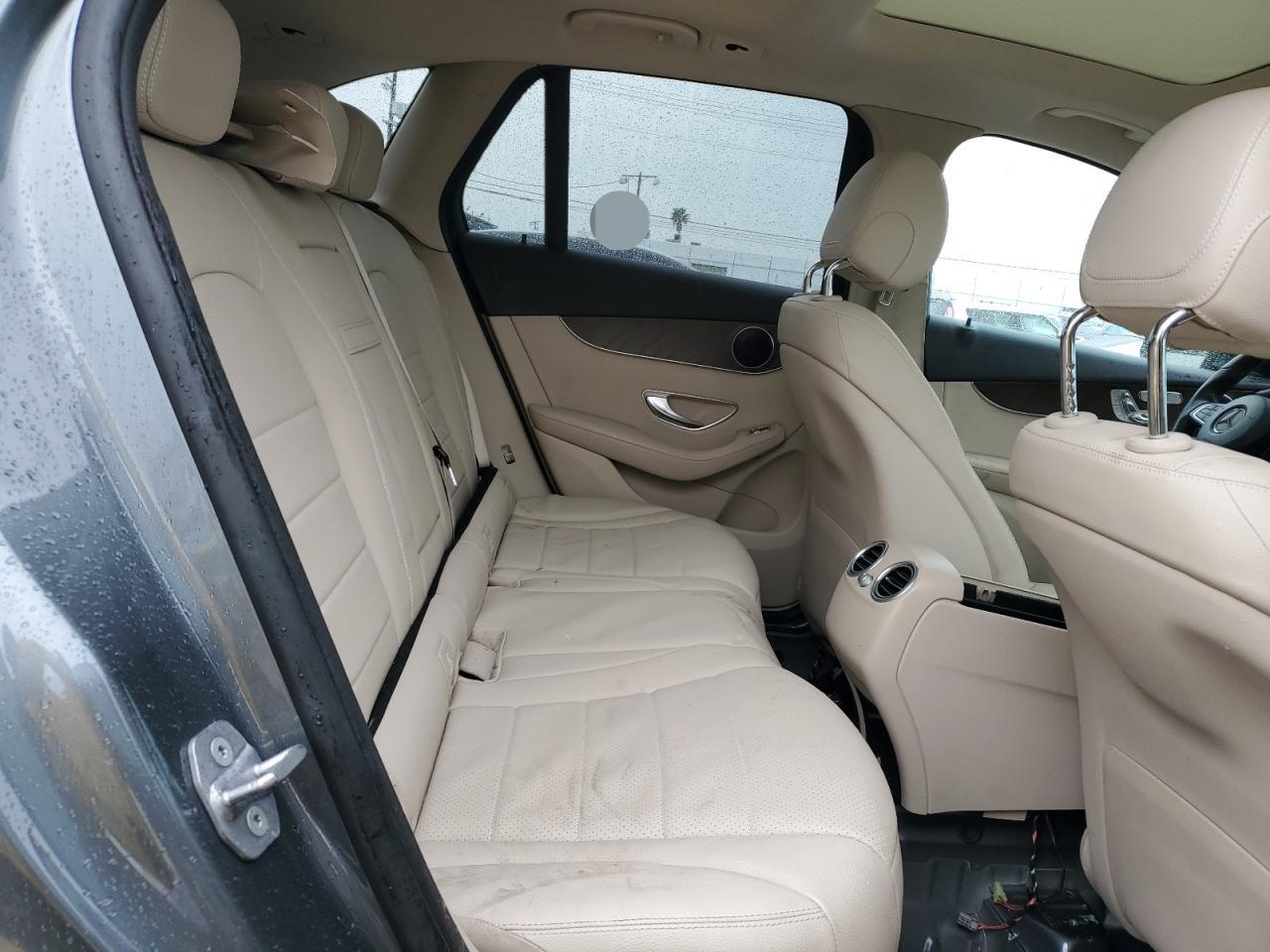 2018 Mercedes-Benz GLC - Image 11