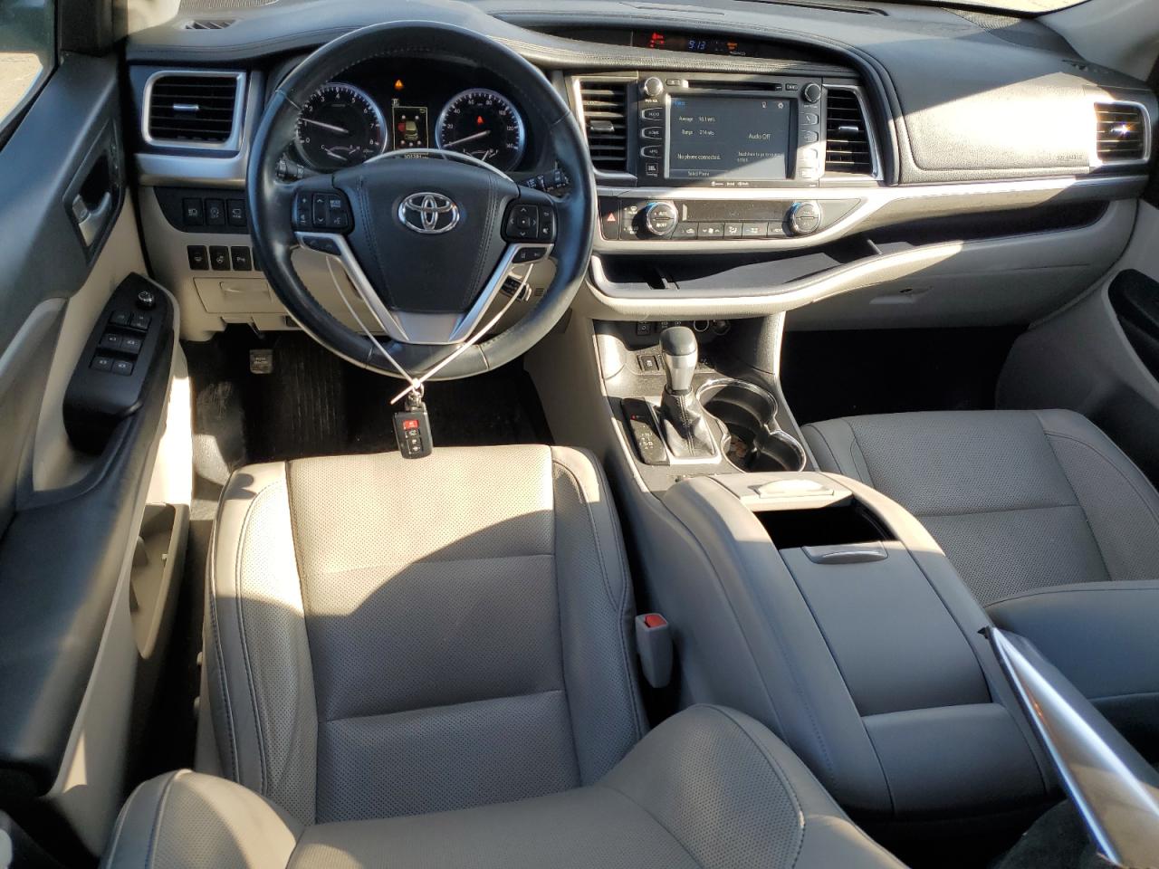 2017 Toyota Highlander - Image 8