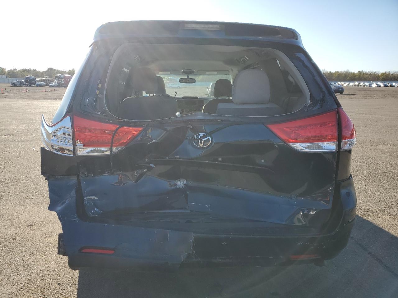 2011 Toyota Sienna - Image 6