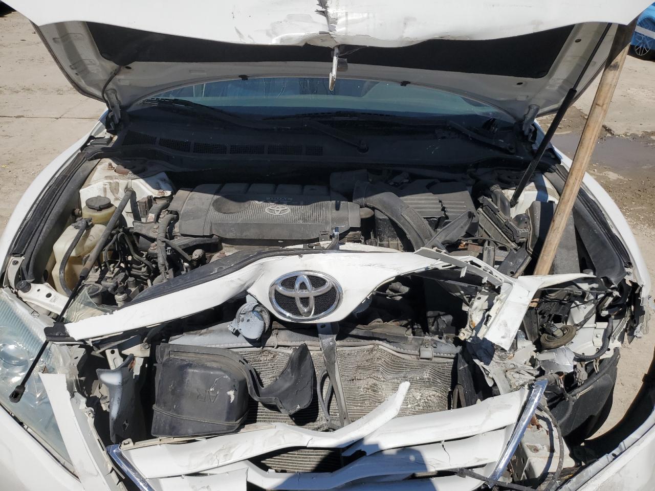 2010 Toyota Camry - Image 13