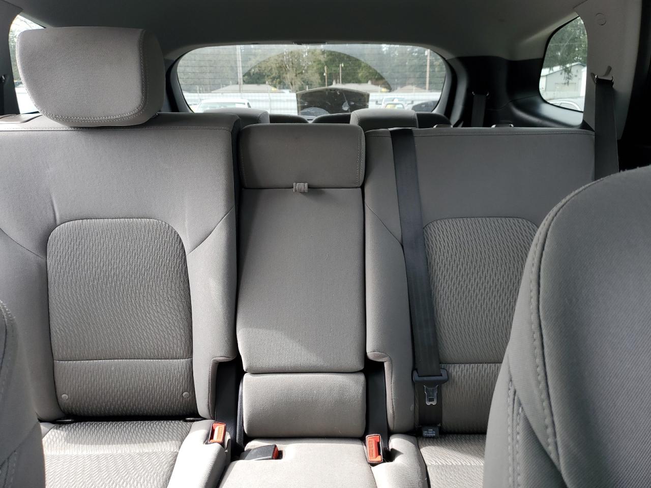 2015 Hyundai Santa Fe - Image 10