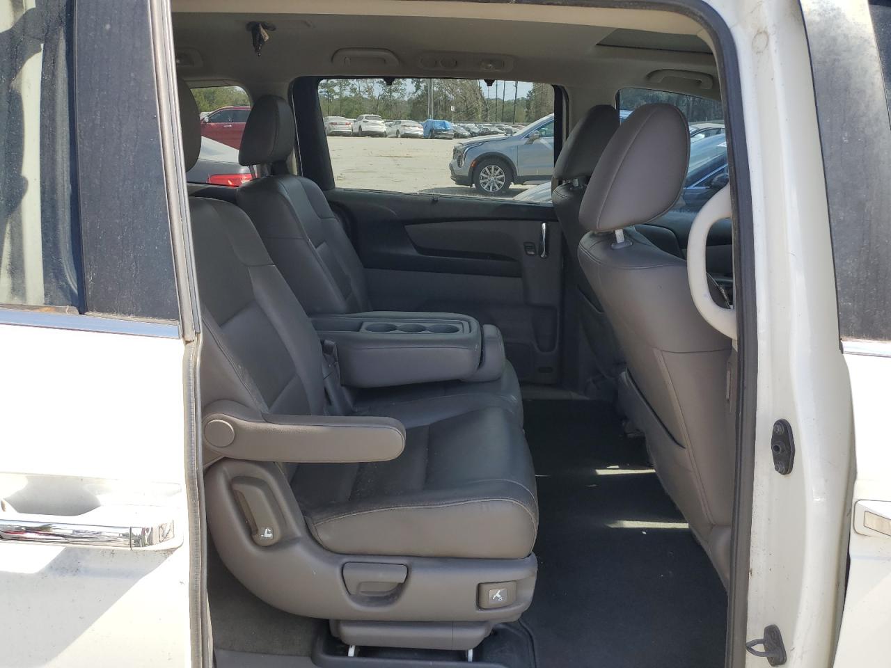 2015 Honda Odyssey - Image 11