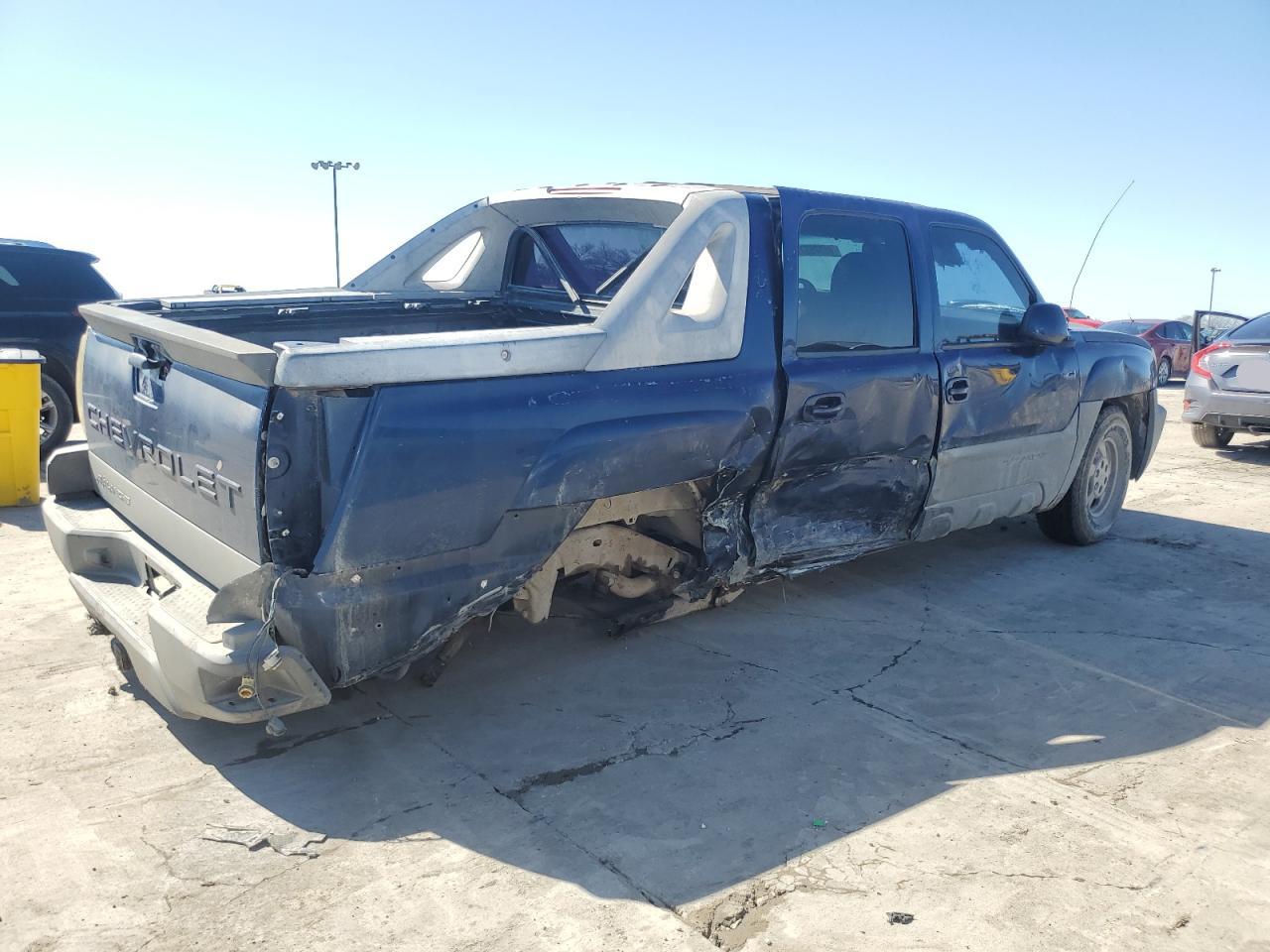 2002 Chevrolet Avalanche - Image 3