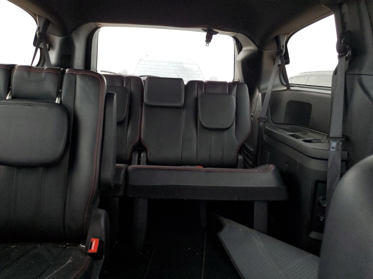 2019 Dodge Caravan - Image 10
