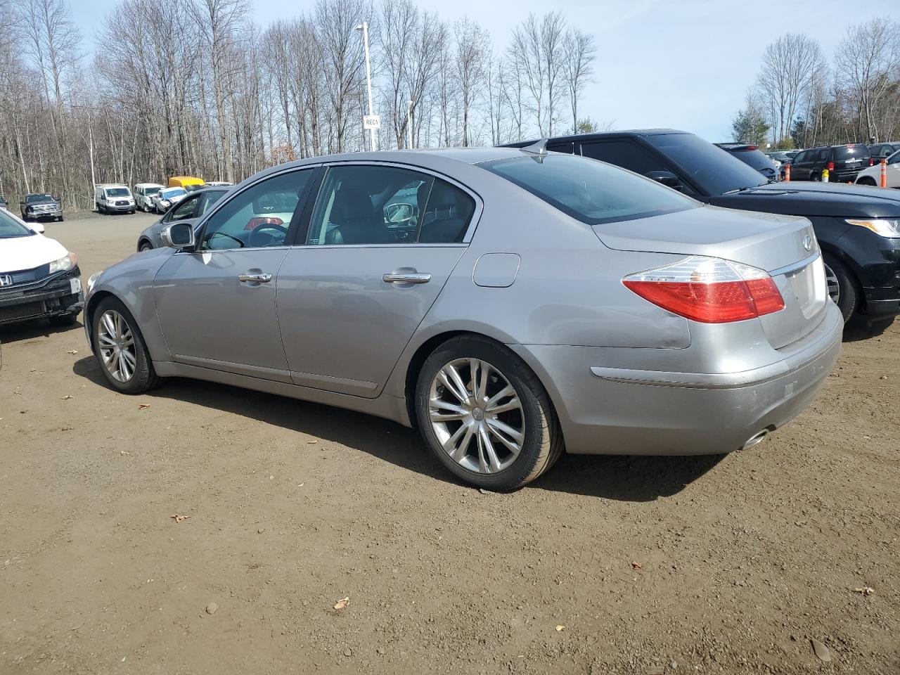 2010 Hyundai Genesis - Image 2