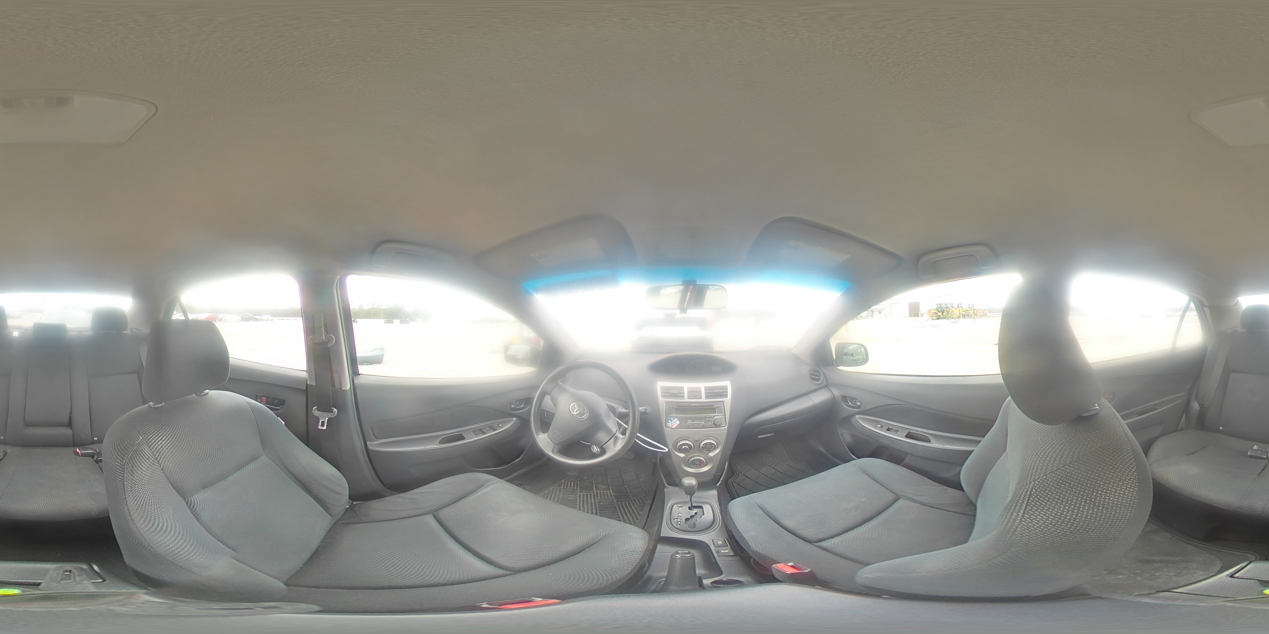 2012 Toyota Yaris - Image 12