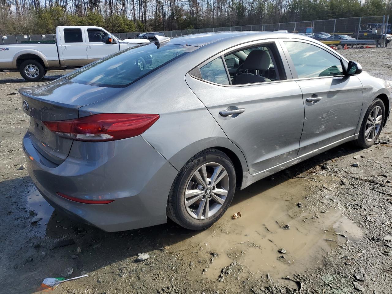 2018 Hyundai Elantra - Image 3