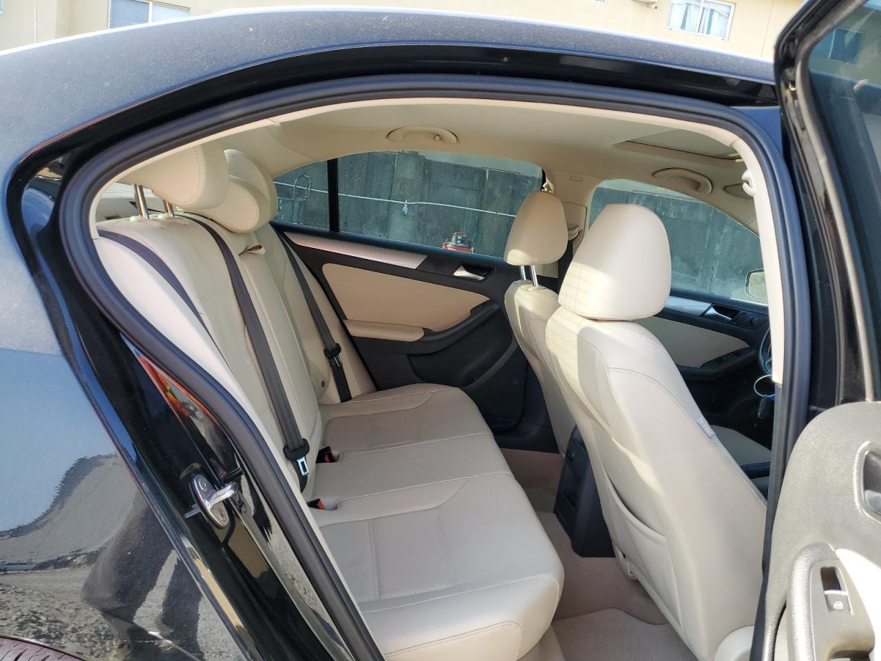 2015 Volkswagen Jetta - Image 10