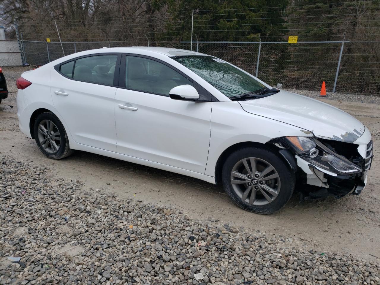 2017 Hyundai Elantra - Image 4