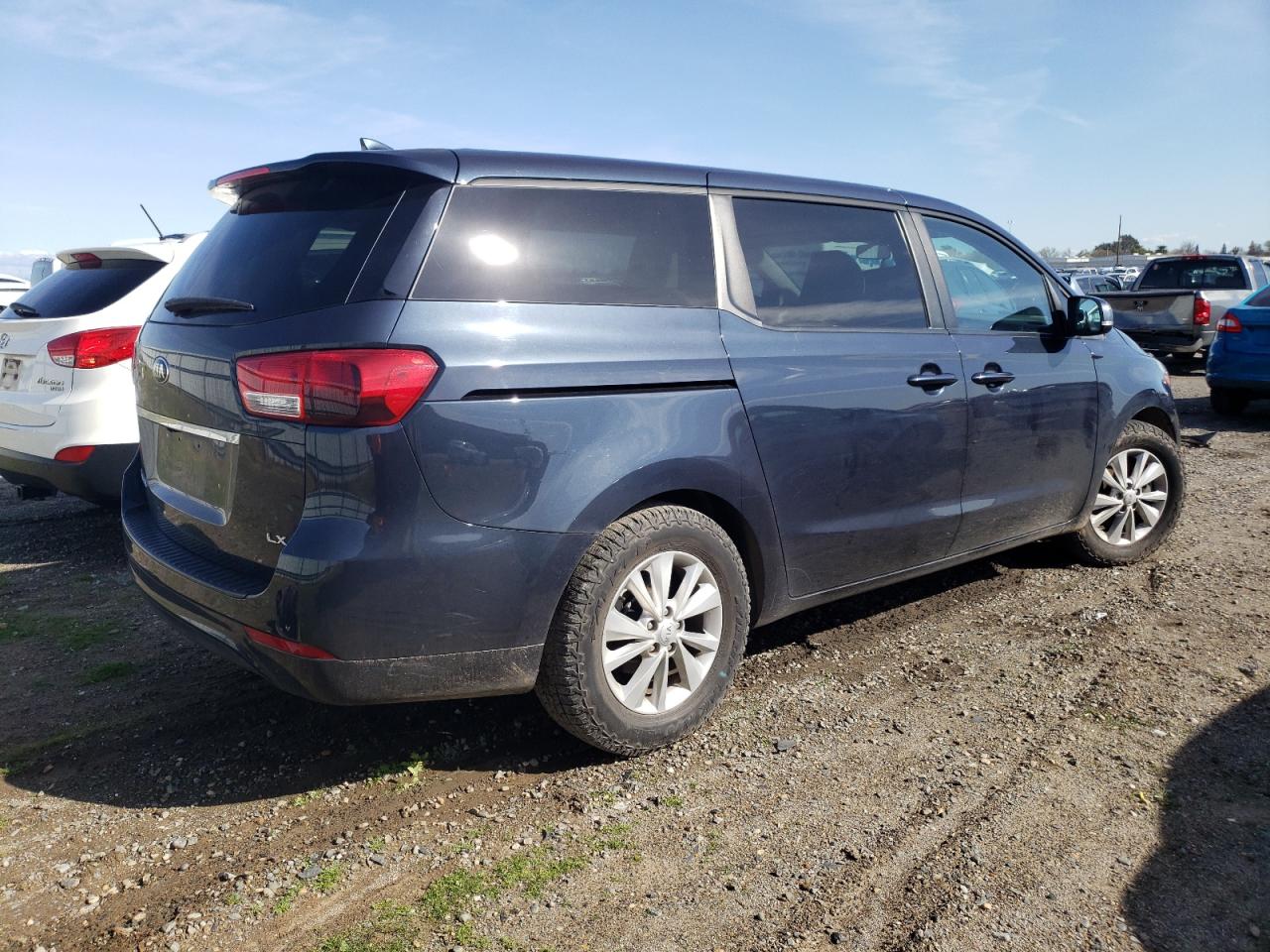2017 Kia Sedona - Image 3