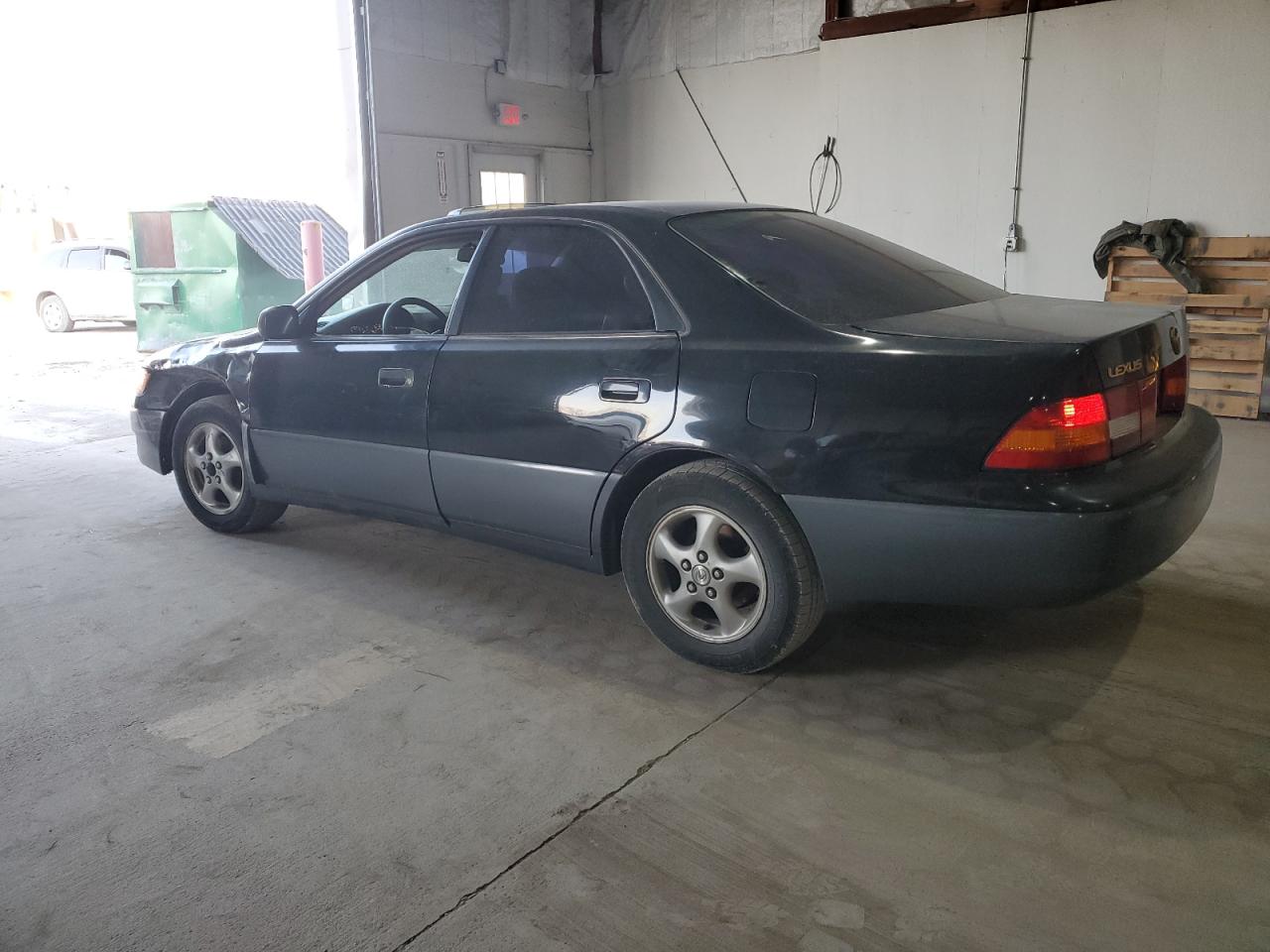 1997 Lexus ES - Image 2