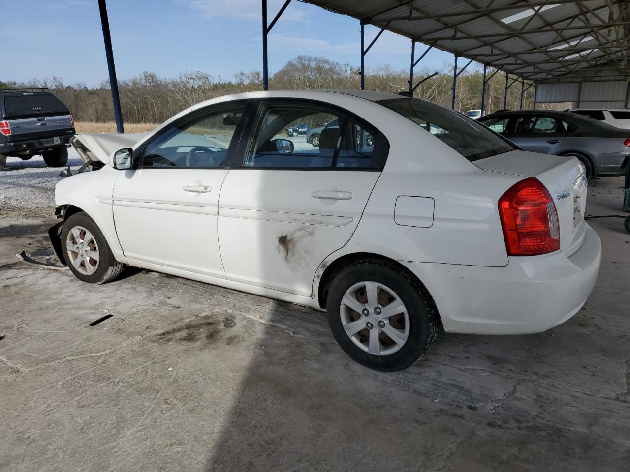 2010 Hyundai Accent - Image 2