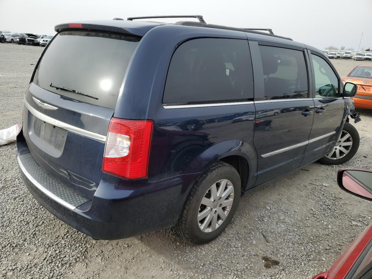 2014 Chrysler Town & Country - Image 3