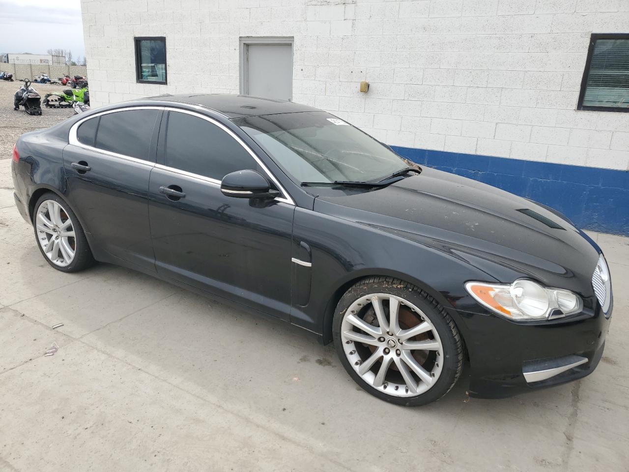 2010 Jaguar XF - Image 4