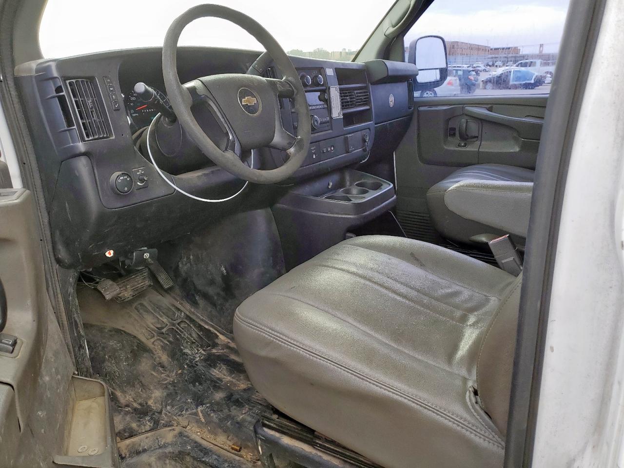 2015 Chevrolet Express - Image 8