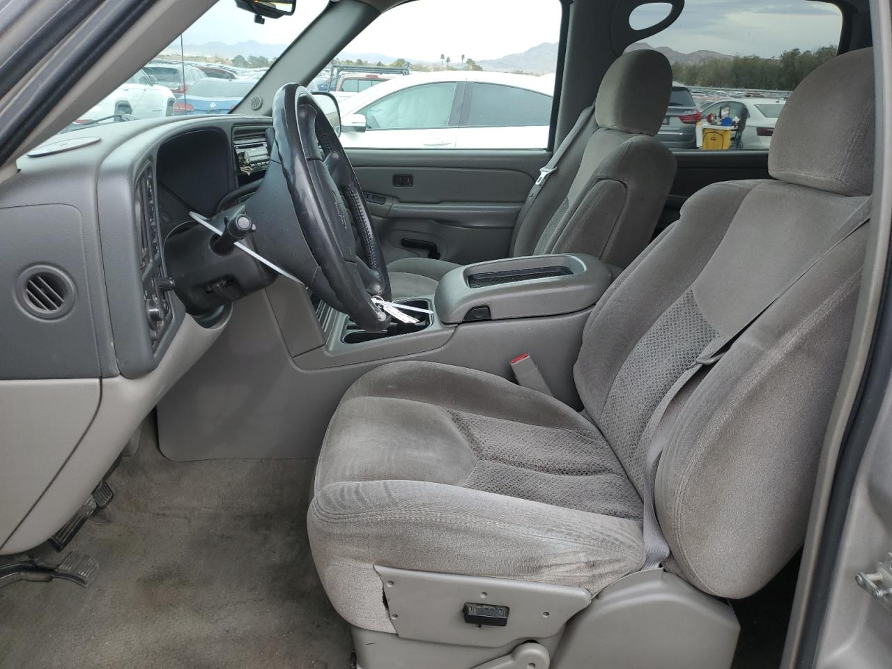 2005 Chevrolet Suburban - Image 7