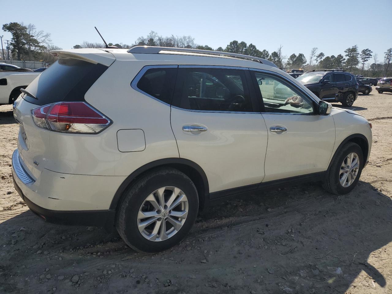 2015 Nissan Rogue - Image 3