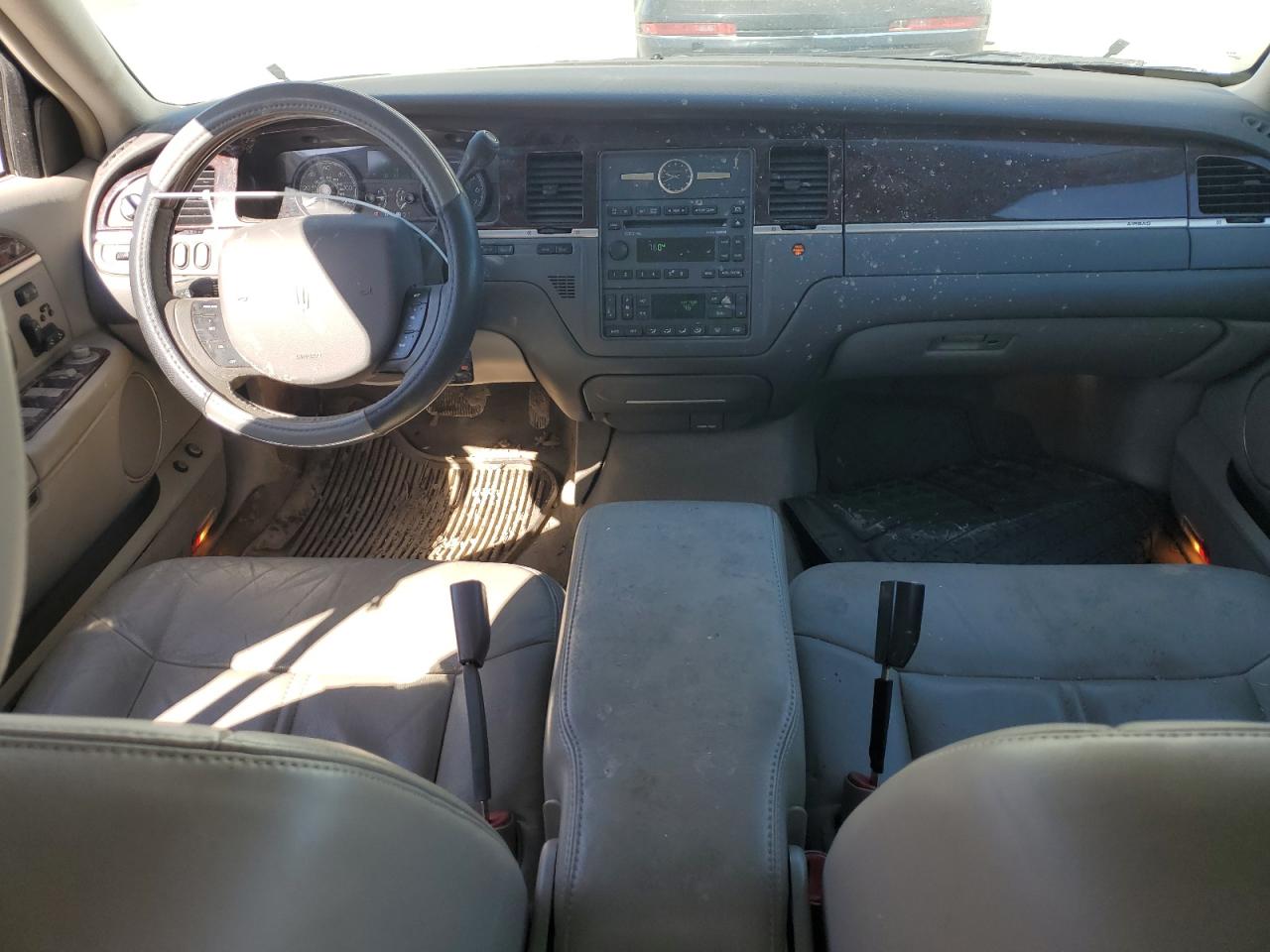 2011 Lincoln Town Car - Image 8