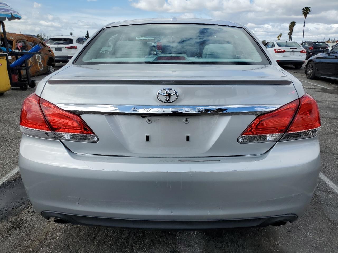 2011 Toyota Avalon - Image 7