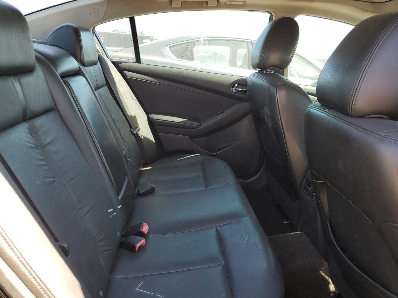 2010 Nissan Altima - Image 10