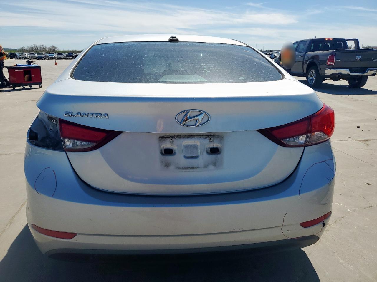 2015 Hyundai Elantra - Image 6