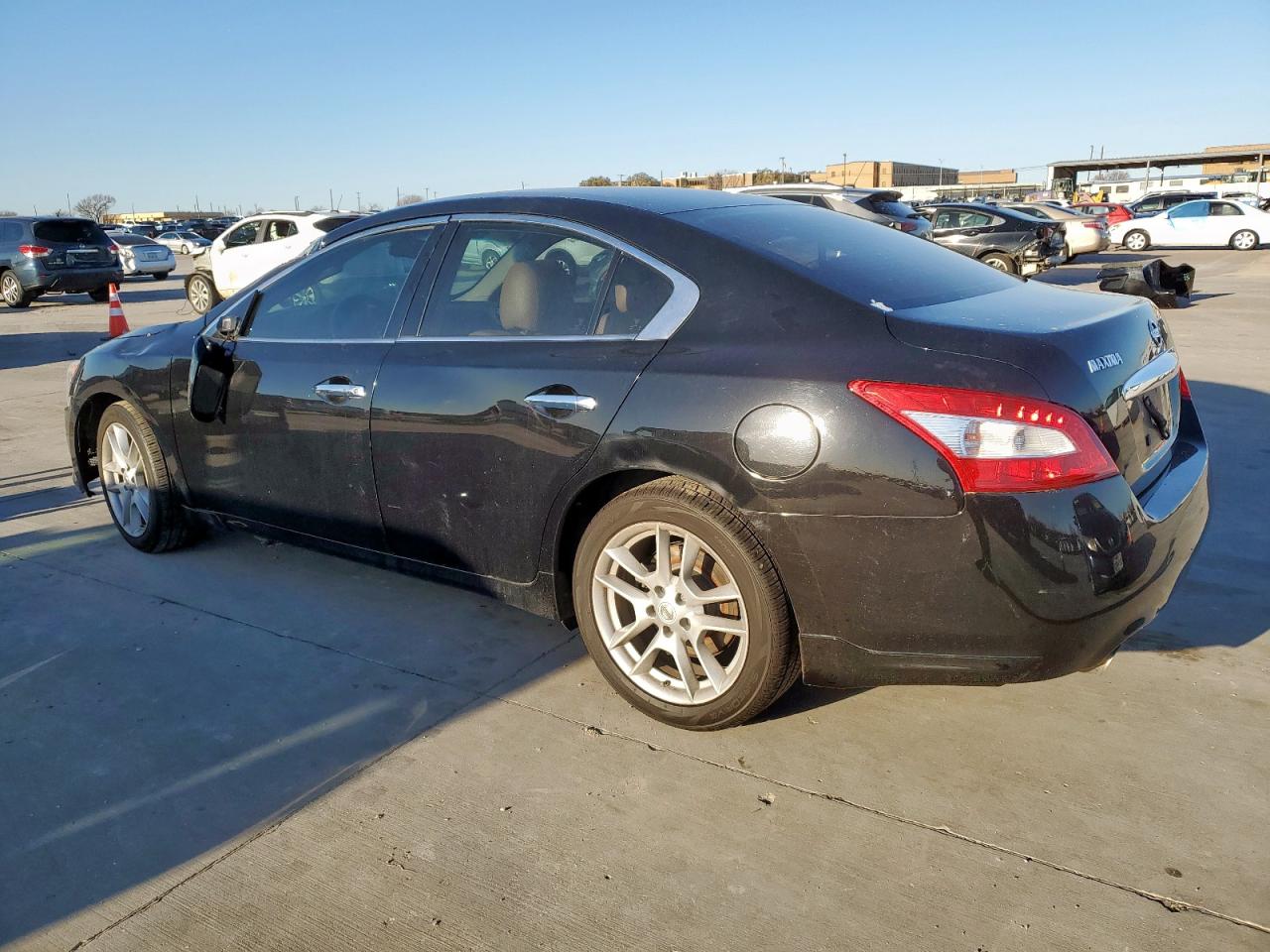 2010 Nissan Maxima - Image 2