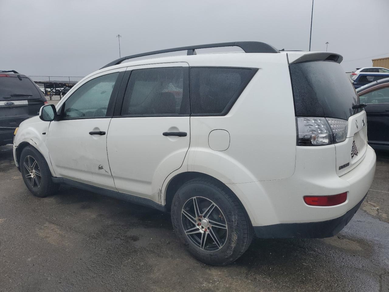 2007 Mitsubishi Outlander - Image 2