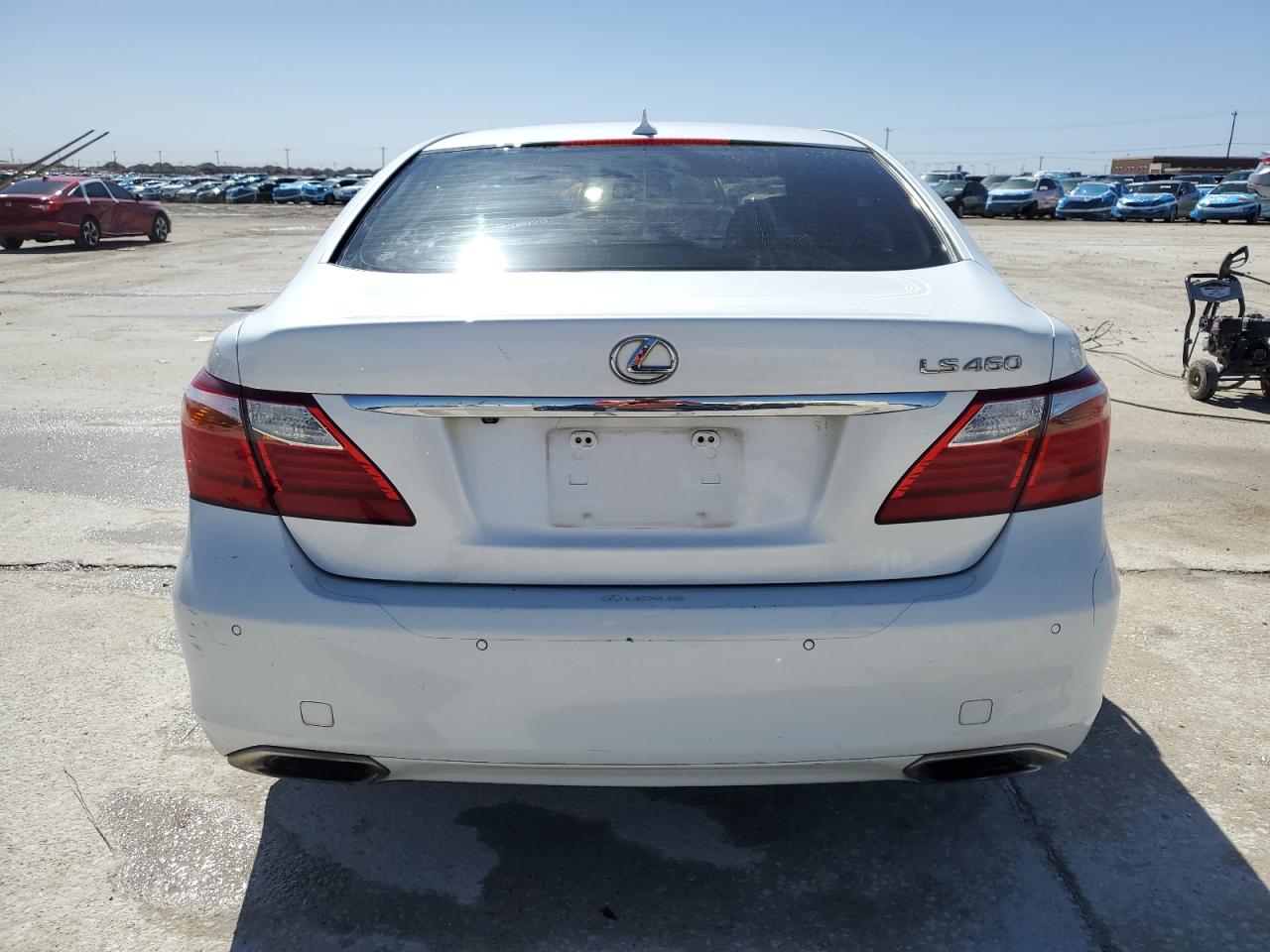 2011 Lexus LS - Image 6