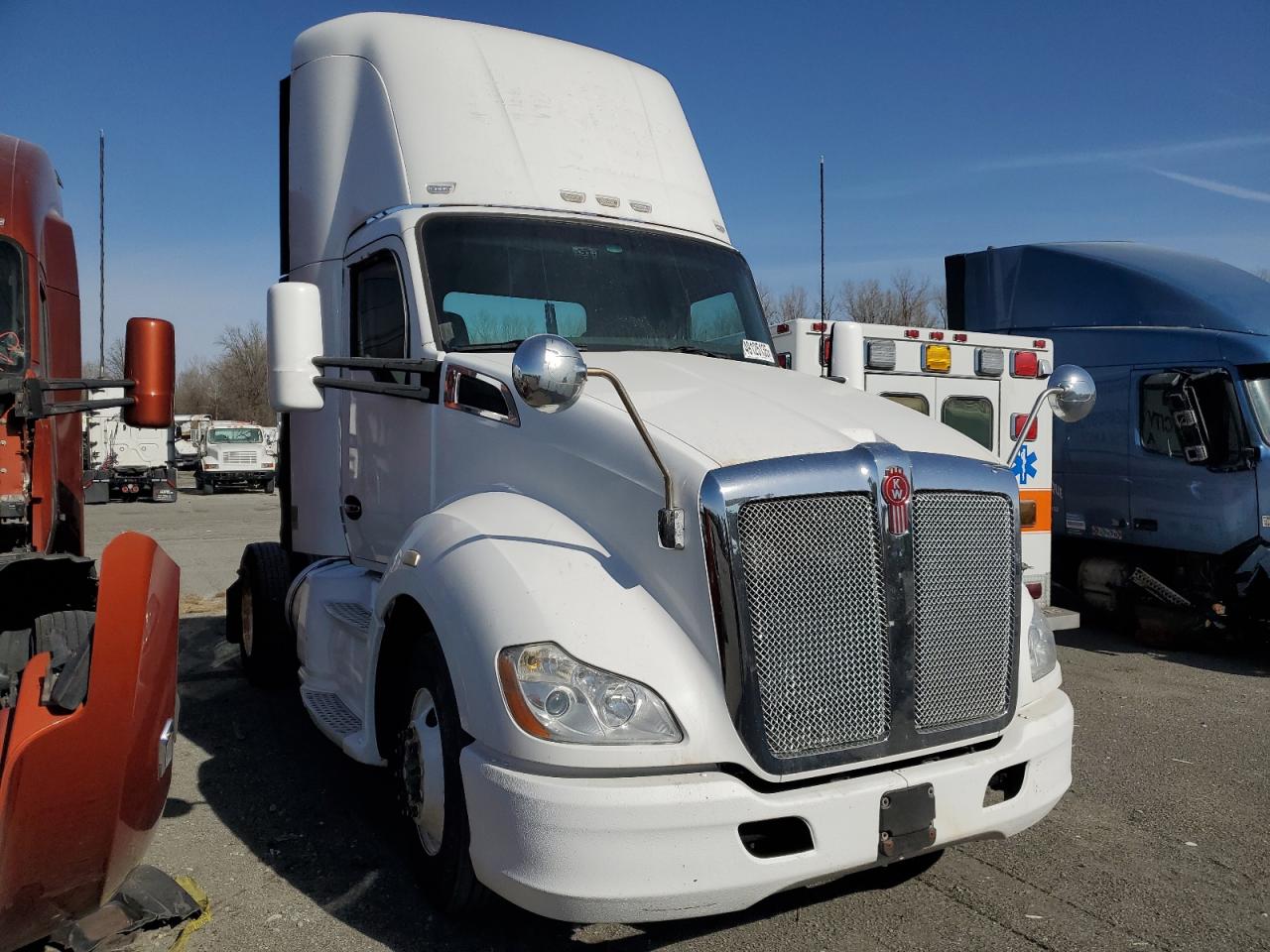 Cahokia Heights, IL에서 판매 중인 2014 Kenworth T680 Semi Truck - Normal Wear